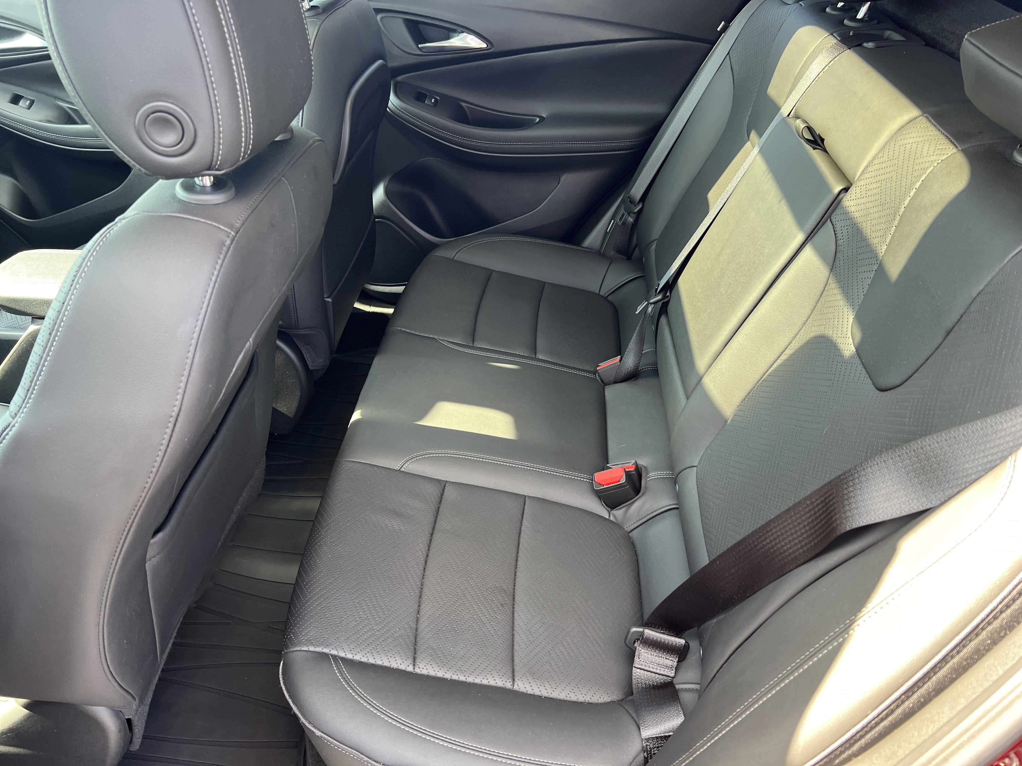 Used 2023 Buick Encore GX Essence w/ Experience Buick Package FWD image 21