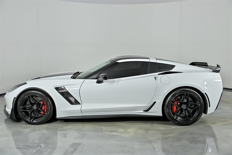 Used 2016 Chevrolet Corvette Z06 w/ 3LZ Preferred Equipment Group RWD image 7