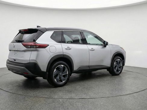 Used 2025 Nissan Rogue SV image 9