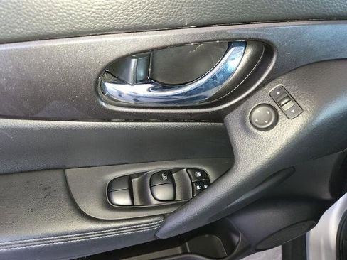 Certified 2020 Nissan Rogue SV image 28