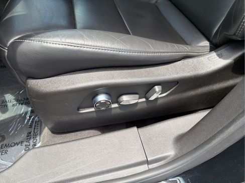Used 2024 Cadillac XT4 Premium Luxury FWD image 30
