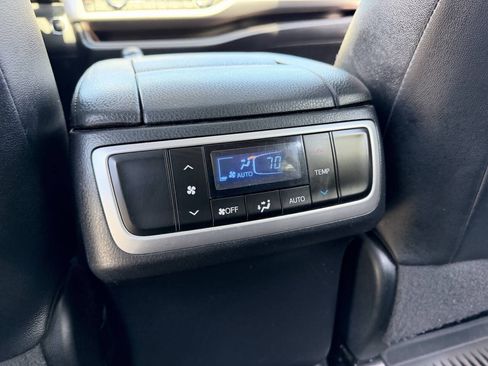 Used 2019 Toyota Highlander XLE AWD/4WD image 35