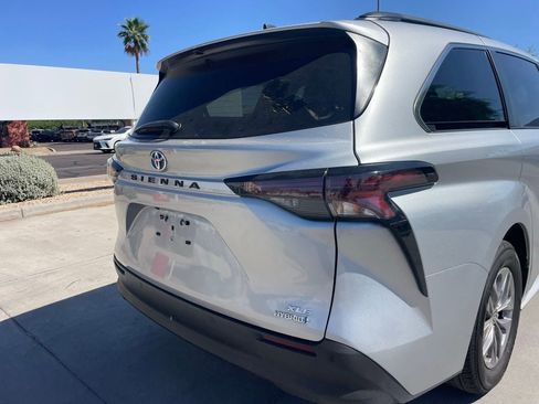 Used 2024 Toyota Sienna XLE image 4