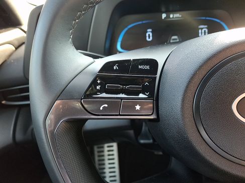 Certified 2025 Hyundai Elantra Sport image 21