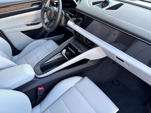 Used 2025 Porsche Macan 4S Electric image 17