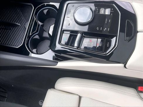 Used 2026 BMW i5 eDrive40 w/ M Sport Package image 18