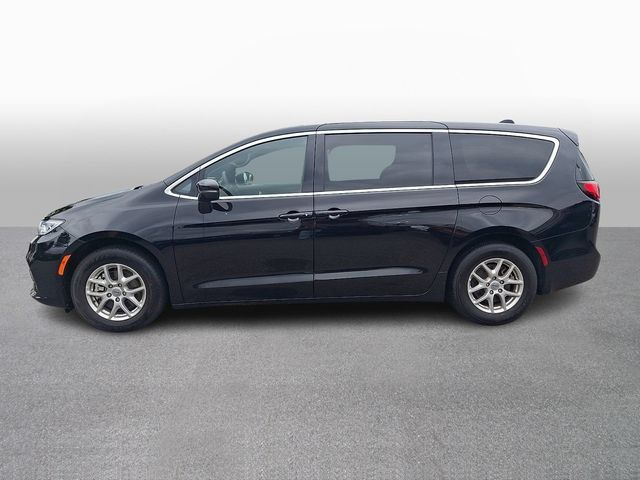 Used 2025 Chrysler Pacifica Select FWD image 7