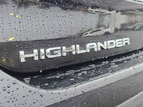 Used 2023 Toyota Highlander LE AWD/4WD image 16