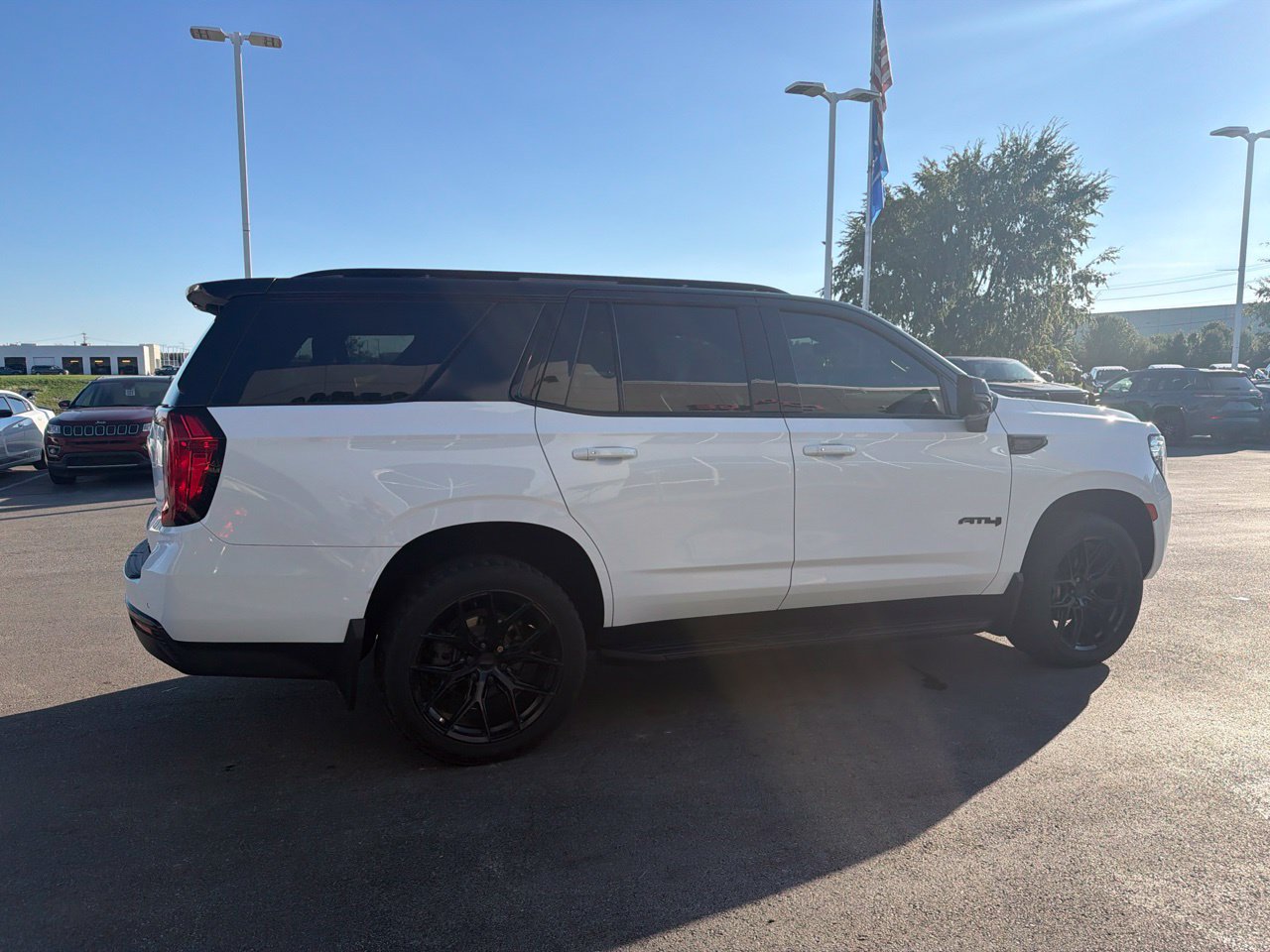 Used 2023 GMC Yukon AT4 w/ Technology Package AWD/4WD image 9