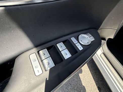 Used 2025 Genesis GV70 2.5T AWD/4WD image 19