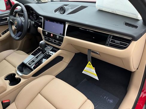 Certified 2025 Porsche Macan image 27