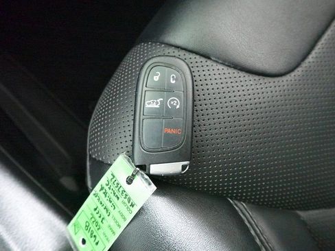 Used 2022 Jeep Cherokee Limited image 32