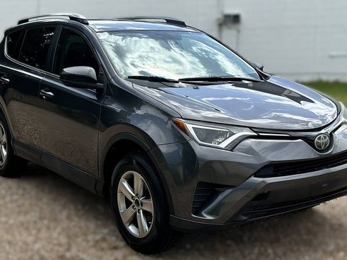Used 2017 Toyota RAV4 LE FWD image 4