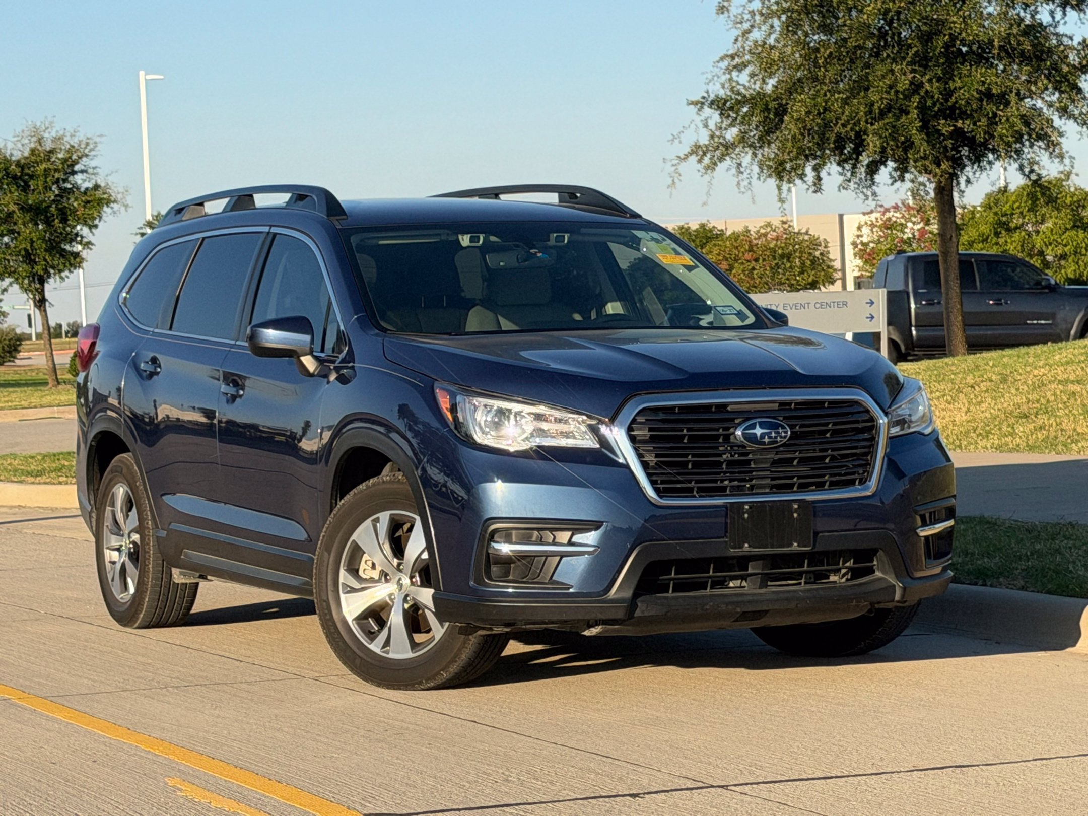 Used 2021 Subaru Ascent Premium w/ Convenience Package AWD/4WD image 1