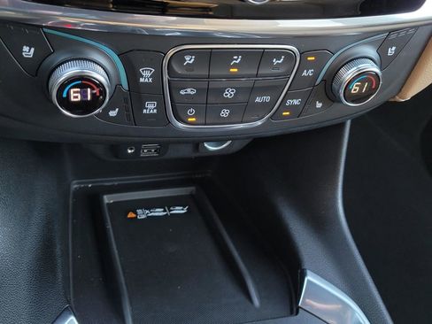 Used 2022 Chevrolet Traverse Premier image 28