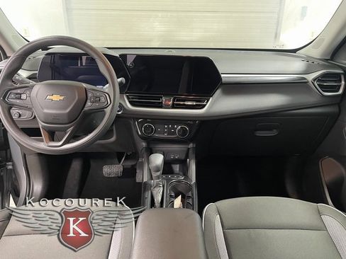 Used 2025 Chevrolet TrailBlazer LT w/ Driver Confidence Package image 13