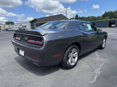 Used 2019 Dodge Challenger SXT RWD image 4