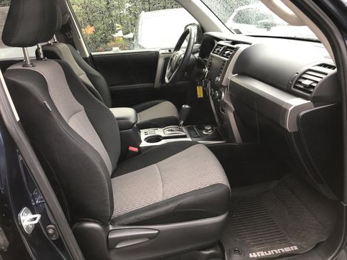 Used 2020 Toyota 4Runner SR5 AWD/4WD image 27
