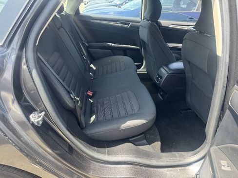 Used 2019 Ford Fusion SE FWD image 8