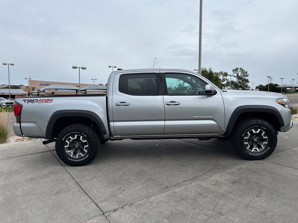 Used 2019 Toyota Tacoma TRD Off-Road w/ Technology Package AWD/4WD image 9