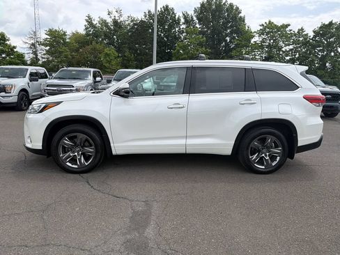 Used 2019 Toyota Highlander Limited Platinum AWD/4WD image 2