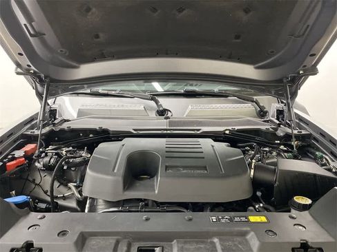 Used 2023 Land Rover Defender 130 X-Dynamic SE image 12
