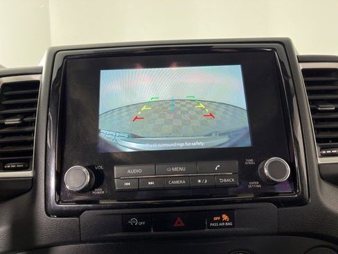 Used 2024 Nissan Frontier SV image 21