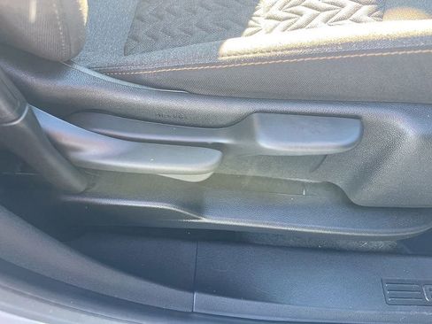 Used 2023 Chevrolet Equinox LT image 46