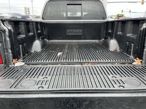 Used 2024 Nissan Titan SV w/ SV Convenience Package image 5