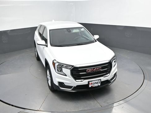 Used 2024 GMC Terrain SLE AWD/4WD image 25