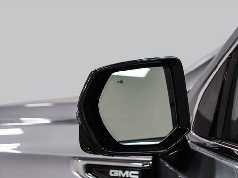 Used 2023 GMC Yukon SLT w/ SLT Luxury Package image 42