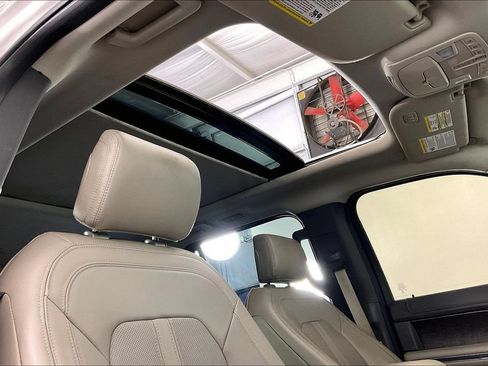 Used 2018 Ford Expedition Limited w/ Equipment Group 301A AWD/4WD image 21