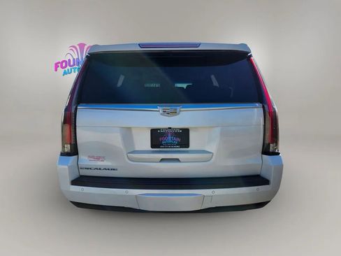 Used 2015 Cadillac Escalade Premium image 4