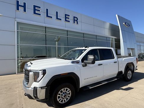 Used 2024 GMC Sierra 2500 Pro AWD/4WD image 3