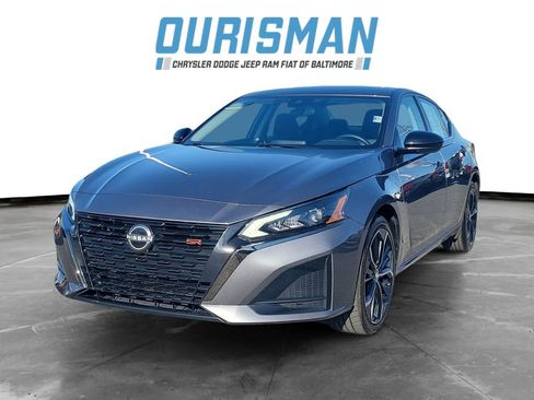 Used 2025 Nissan Altima 2.5 SR AWD/4WD image 2