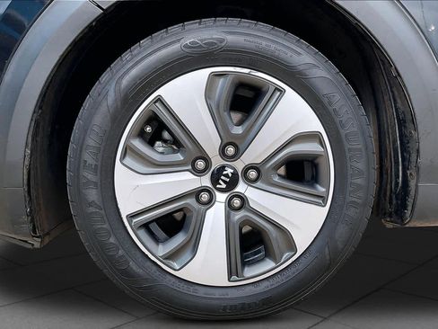 Used 2018 Kia Niro EX FWD image 10