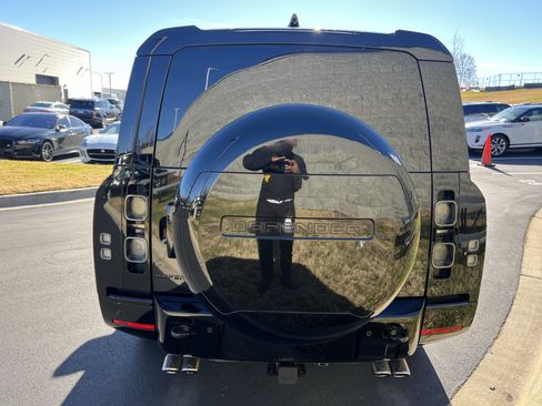 Certified 2025 Land Rover Defender 130 V8 image 7