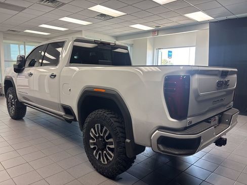 Used 2025 GMC Sierra 2500 Denali Ultimate w/ Max Trailering Package AWD/4WD image 5