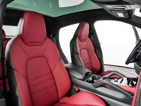New 2026 Porsche Cayenne GTS AWD/4WD image 25