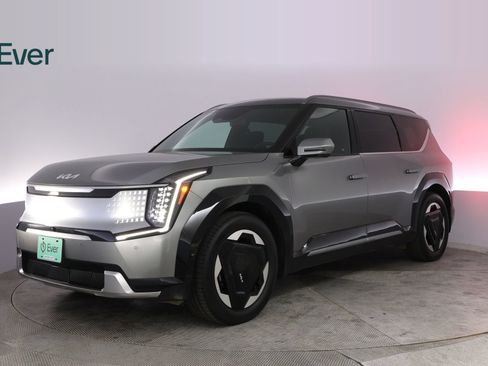 Used 2024 Kia EV9 Land AWD/4WD image 2