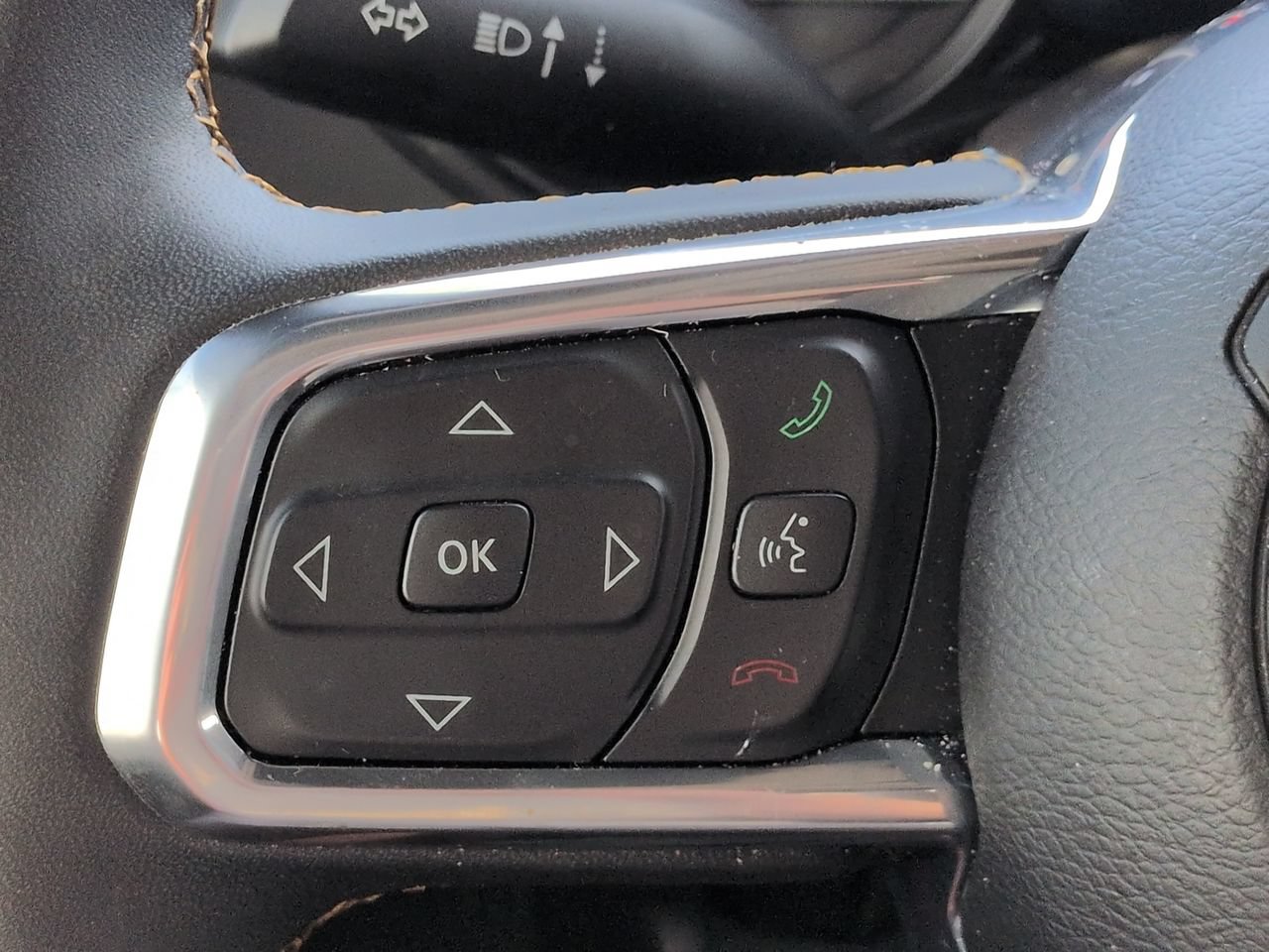 Certified 2024 Jeep Wrangler Unlimited Sahara w/ Technology Group AWD/4WD image 22