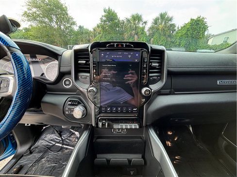 Used 2021 RAM 1500 Laramie w/ Sport Appearance Package AWD/4WD image 11