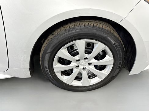 Used 2024 Toyota Corolla LE image 31