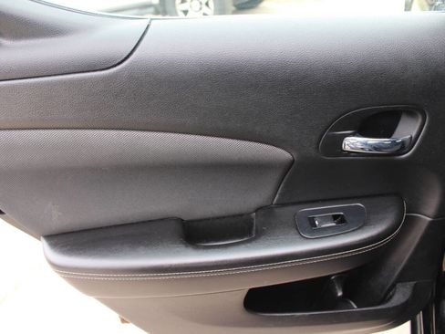Used 2013 Dodge Avenger SE FWD image 15