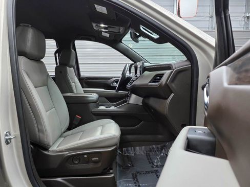 Used 2022 Chevrolet Tahoe LT w/ Luxury Package AWD/4WD image 16