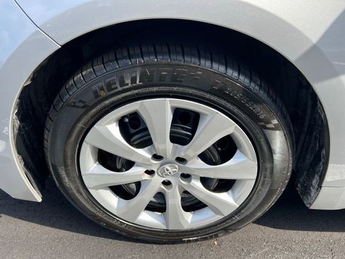 Used 2022 Toyota Corolla LE FWD image 13