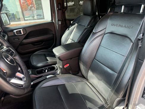 Used 2022 Jeep Gladiator Overland w/ Popular Equipment Package image 3