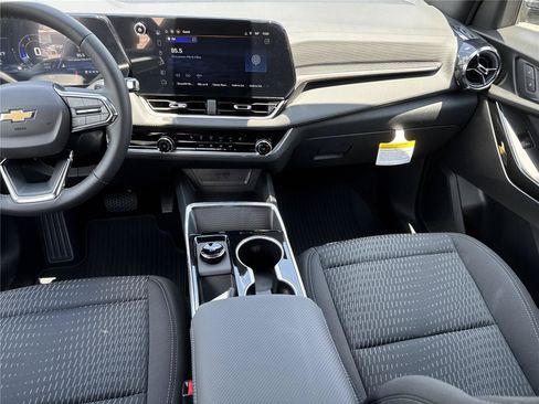 New 2026 Chevrolet Equinox LT FWD image 18