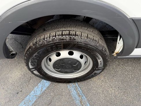 Used 2018 Ford Transit 250 148 Medium Roof image 14