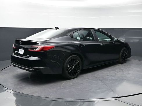 Used 2025 Toyota Camry SE image 5